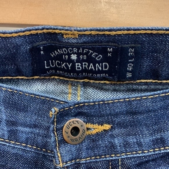 Lucky Brand 221 Medium Wash Whiskered Original Straight Leg Jeans Size 40 X 26 - Picture 3 of 9